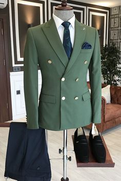 Looking for the best collection of Lime Green Peaked Lapel Double Breasted Bespoke Men Suits with affordable price? Shop Green Peaked Lapel men's blazers at Allaboutsuit with free shipping available. Green Suit Men, Classic Suits, Stylish Mens Suits, Classy Suits, Suits Prom, Male Style, Corporate Attire, Wedding Suits Groom, Dress Suits For Men