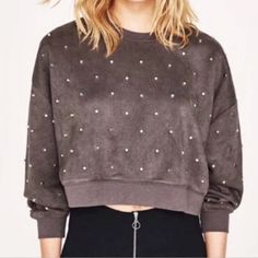 Zara Studded Cropped Pullover Boxy Dark Gray Taupe Brown Sweatshirt With Silver Stud Embellishment Throughout Front And Back. Soft Grey Cropped Studded Sweatshirt Featuring Ribbed Crewneck, Long Sleeves, And Ribbed Cuffs And Hem Zara Spring, Zara Sweatshirt, Brown Sweatshirt, Hoodie Jumper, Crop Top Sweatshirt, Fashionista Clothes, Fashion Photoshoot, Cut Shirts, Crop Sweatshirt