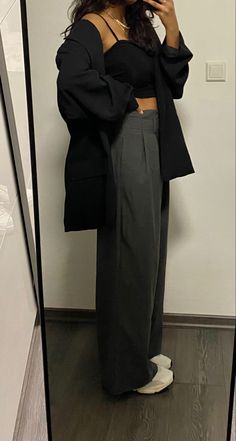 Oversized Blazer And Trousers, Oversize Blazer Outfit Summer, Grey Trousers Black Blazer Women, Grey Pants Outfit Woman, Black Trousers And Shirt, Black Shades Outfit, Grey Trousers Casual Outfit, Trouser Outfit Inspo Women, Oversized Style Aesthetic