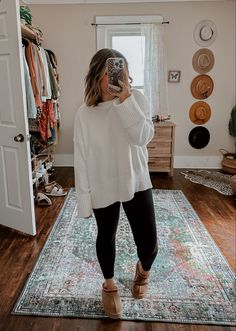 Stay At Home Mom Outfits Fall, Day At Home Outfit, Cute Mom Outfits Comfy Casual, Casual Errands Outfit, Stay At Home Mom Outfits, Comfy Work From Home Outfits, Wfh Style, Outfit Inspo Comfy, Outfit Capsule Wardrobe