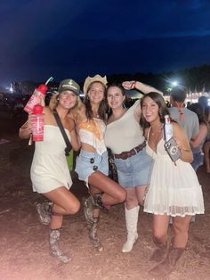 country concert pic inspo Instagram Photos Aesthetic, Group Photography Poses, Country Music Festival, Photos Aesthetic, Jason Aldean, Country Concerts, Cute Friend Photos, Insta Pictures, Country Concert