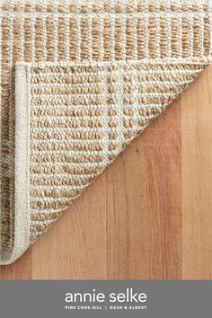 an area rug on the floor that has been made with natural fibers and jute