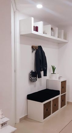 Ikea Lack, Home Decor Ideas Living Room, Kallax Ikea, Home Decoration Ideas, Home Entrance Decor, Ideas Living Room, Mudroom Bench, Ikea Diy