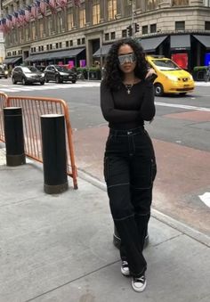 Afro Street Style Outfits, Baddie Outfits With Leather Pants, Oversized Pants Outfit Black Women, Casual College Outfits Black Women, Baddie Outfits Casual Street Style Swag Summer, Black Cargo Pants Outfit Baddie, All Black Streetwear Women, College Fits Black Women, Baddie Outfits Casual Street Style Swag