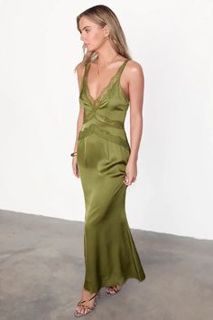 This stunning dress from NFD is the embodiment of feel good dressing! Chiffon Green Dress, Green And Silver Outfit, Tropical Wedding Guest Dress, Green Corset Dress, Never Fully Dressed, Awesome Outfits, Bridesmaids Dress, Feminine Silhouette, Guest Dress