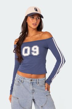 PRODUCT INFO Long sleeve T shirt Off shoulder fit Contrast stripe detailing Graphic text Cotton, Spandex Model wears size S Model height is 5'7 Item care: Wash with similar color Geometric Clothing, School Outfit Women, Y2k Long Sleeve, Female Clothes, Y2k Top, Top Streetwear, Trend Fashion, Casual Tee, Women T Shirt