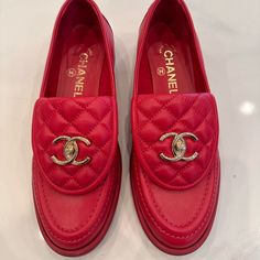 Shoes Have Been Worn Slightly, The Bottom Of The Shoe Clearly Shows Signs Of Wear, But The Actual Front And Top Of The Shoe Is In Great Condition And Doesn’t Show Many Signs Of Wear. Chanel Loafers, Pink Chanel, Chanel Shoes, Flat Shoes Women, Loafer Flats, Hot Pink, Loafers, Chanel, Women Shoes