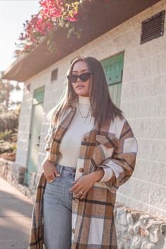 woman wearing a turtleneck, plaid flannel jacket, and jeans Jacket Coat Fashion, Mode Mantel, Plaid Decor, Oversized Flannel, Long Sleeve Outerwear, Chic Type, Shirts Women Fashion, Estilo Chic, Long Sleeve Jacket