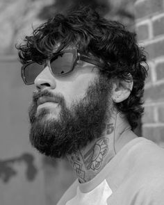 Mens Short Messy Hairstyles, Outfit Festa, Beard Inspiration, Very Short Hair Men, Badass Beard, Romantic Tattoo