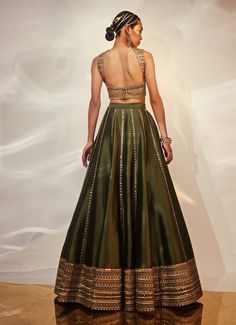 Green and Gold Embroidered Silk Lehenga Set Akara - Fabilicious Fashion Green Lehenga Choli Wedding, Green Blouse Lehenga, Saree For Wedding Guest Indian Outfits, Silk Lehnga Outfit, Green Choli Lehenga, Green Saree Blouse Designs, Lengha Designs, Wedding Guest Outfit Indian, Mendhi Outfit