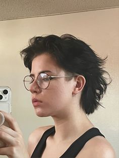 Mullet Hairstyle Women No Bangs, Short Blonde Hair Undercut, Hair Growing Out, Gender Neutral Shoulder Length Hair, Short Masc Hairstyles For Women, 90s Tomboy Haircut, Agender Hairstyles Short, Short Mullet Haircuts For Women, Fem Nonbinary Haircuts