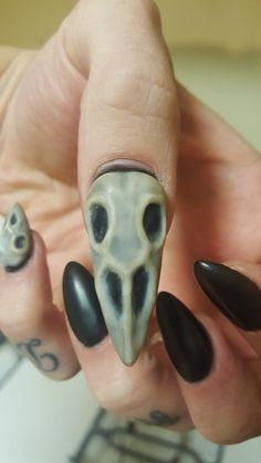 Bird Skull Nail Art, Bird Skull Nails, Cracked Nail Design, Oddity Nails, Creepy Cute Nails, Raven Nails, Skull Nail Art, Skull Nails, Punk Nails