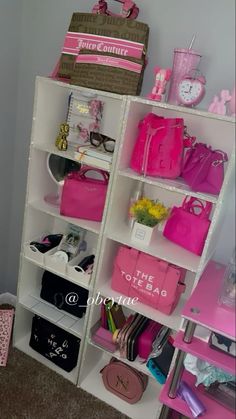 Storage For Purses, Pink Glam Room, Purse Organization Ideas, Glam Room Ideas, Room Organization Bedroom, Girly Apartment Decor, Cute Apartment, Luxury Room Bedroom, First Apartment Decorating