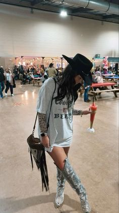 Birthday Outfit Ideas Curvy, Nye Outfits Cowgirl Boots, Barrett Jackson Auction Outfit, Birthday Party Outfit Ideas Winter, Grunge Rodeo Outfits, Brunch In Nashville Outfit, Country Edgy Outfit, Diamond Cowgirl Outfit, Baddie Rodeo Outfits