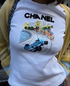 Chanel T Shirt, Mode Dope, Chanel Top, Ocean Girl, Estilo Hippy, Chanel Shirt, Tiktok Outfits, Couture Mode, Mode Inspo