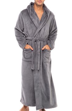 Robe men, discover the epitome of comfort with Alexander Del Rossa mens robes. This long, luxury robe is more than just an item of clothing; these robes are a haven of coziness and warmth. Crafted from plush, high-quality fleece, it offers unparalleled softness, making every moment spent in it a blissful experience. Designed with a man's comfort in mind, this hooded bath robe features a generous length, perfect for those 5'6" and taller. The long mens robe full length design ensures that you are Mystic Clothing, Robe With Hood, Winter Robes, Terry Cloth Robe, Luxury Robes, Fleece Robe, Bathrobe Men, Soft Robes, Buy Clothes Online