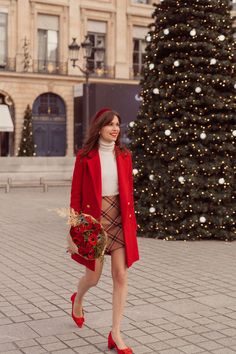 White Christmas Outfit, Christmas Fashion Photography, Christmas Fashion Outfits, Christmas Outfit Inspiration, Holiday Outfits Christmas, Christmas Bouquet, Winter Outfits Warm, Christmas Look