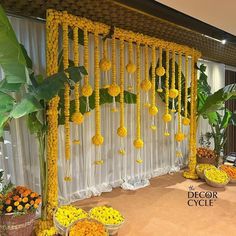 Haldi Decoration Yellow Background Decoration, South Indian Mehendi Decor, Banana Wedding Decor, Simple Flower Backdrop Decoration, South Indian Haldi Decoration, Haldi Setup Decor On Terrace, Simple Mehendi Backdrop, Simple South Indian Wedding Decor, South Indian Wedding Backdrop