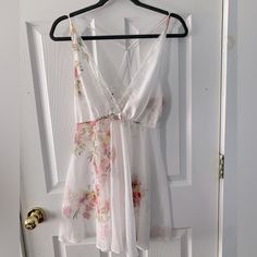 Flora Nikrooz Chiffon And Lace Nightie - Size Med. Never Used, Nwot. Fits Tts. White Floral Print V-neck Sleepwear, Sheer V-neck Sleepwear For Sleepovers, Sheer V-neck Summer Nightgown, Feminine Sheer V-neck Sleepwear, Feminine V-neck Nightgown For Beach, Feminine V-neck Beach Nightgown, Feminine Floral Print Sleepwear For Vacation, Sheer Spring Sleepwear, Pink Sheer V-neck Sleepwear