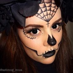 61 Easy DIY Halloween Makeup Looks - StayGlam Easy Diy Halloween Makeup, Day Of The Dead Makeup, Black Sugar Skull, Halloween Makeup Tutorial Easy, Diy Halloween Makeup