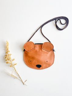 We present our mini bag for the youngest children, ideal for children between 1 and 3 years old. Its strap is detachable and can be used as a purse. Its original  bear design will make everyone look at it! fun, durable and original design, ideal to surprise your child. Genuine leather shoulder bag for children's , in the shape of an orange.  It opens at the top with a zipper. Its straps are safe and adapt to all ages. Its interior is lined  -We have two options for orange bags:   *Shoulder bag:Approximate overall diameter of  7.48031 Inches / 19 cm (product is handmade and may vary in cm). *Mini bag: Approximate overall diameter of  5.90551 Inches / 15 cm (product is handmade and may vary in cm).  - Handmade in Argentina -Its interior is lined with printed fabric with a fun design. - Care: Playful Crossbody Shoulder Bag Gift, Playful Shoulder Bag With Adjustable Strap As Gift, Cute Brown Bag With Animal Design, Cute Bear Design Bags For Gift, Cute Bear Design Bags For Gifts, Cute Bear Design Bags As Gifts, Brown Bear Design Bags For Everyday Use, Brown Bags With Bear Design For Everyday Use, Bear Purse