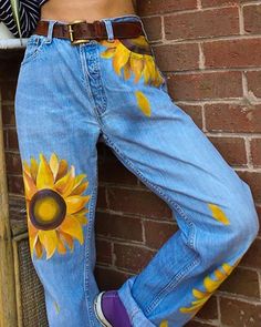 Item:L7603Occasion:DailyFabric:CowboyPattern type:FlowerSeason:All seasonsStyle:LeisureNoteDue to the difference between different monitors, the picture may not reflect the actual color of the item. Printed Denim Pants, Painted Clothes Diy, Painted Jeans, Painted Denim, Painted Clothes, Printed Jeans, Sunflower Print, Loose Jeans, Printed Denim