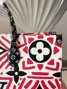 Description L.V LV Crafty OnTheGo GM Tote Bag Monogram Giant Red For Women, Women’s Handbags, Shoulder Bags 16.1in/41cm LV M45358 Rep 1:1 Part of the LV Crafty capsule collection for Fall 2020, the Onthego GM tote bag takes on a graphic vibe thanks to its Monogram Giant canvas with a bold graffiti-inspired allover print. As useful on workdays as weekends, this stylish tote’s boxy shape means lots of room inside for office files and a laptop. 41 x 34 x 19 cm / 16.1 x 13.4 x 7.5 inches (Length x h Giant Canvas, Baby Tote Bag, Red Handbag, Bottega Veneta Shoulder Bag, Evening Clutch Bag, Capsule Collection, General Motors, Chanel Boy Bag, Tote Backpack