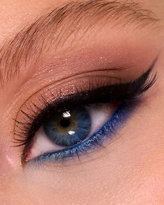 Disco Aesthetic Makeup, Silver Blue Eye Makeup, Disco Eyeshadow, Rock Concert Makeup, Comp Makeup, Selena Gomez Aesthetic, Ears Tour, Portret Feminin, Concert Makeup