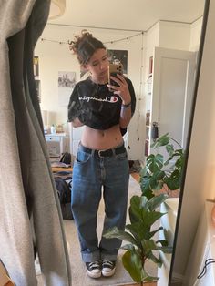 Skater Outfits Summer, Glowup List, 90s Baggy Style, Baggy 90s Skater, 90s Skater Fashion, Fun Summer Outfits, Comfy Cute Outfits, Shoes Basic, Skater Outfit