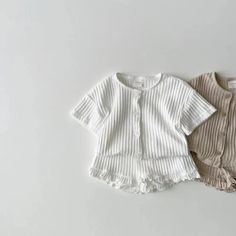 Get ready for summer fun with our Lightweight Short-Sleeved Top & Ruffled Shorts Set! Crafted from soft and breathable cotton, this adorable set is perfect for girls aged 6 months to 6 years. The O-neck collar and regular short sleeves ensure comfort, while the ruffled shorts add a touch of playfulness. Whether it's a beach day or a family outing, your little one will look effortlessly stylish in this trendy ensemble. Available in various sizes, this set fits true to size. Embrace sunny days with this must-have summer outfit! 🌞👧💕 Specifications: Age Range: 6 months - 6 years Season: Summer Material: Cotton Gender: Girls Item Type: Set Department Name: Children Collar: O-Neck Sleeve Style: Regular Sleeve Length: Short Fit: Fits true to size, take your normal size Cute Matching Set Top For Playwear, White Cotton Top For Playdate, White Ruffled Playtime Sets, Spring Matching Set Tops For Playwear, Cotton Tops Matching Set For Playtime, White Ruffled Bottoms For Playwear, Cotton Short Sleeve Sets For Playdate, Beach Cotton Sets With Ruffles, White Cotton Sets With Ruffles