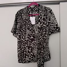 Brand New, With Tags Who What Wear Brand Ladies Blouse. Size Xl. Very Pretty Black And Cream Leopard Print. Wrap Around Style Tie Closure. Short, Cuffed Sleeves. Very Nice Silk Feeling Material. Perfect For Dressing Up Or Work But Can Also Be Worn With Jeans. Super Cute! Smoke Free Home. Emerald Green Blouse, Checked Blouse, Ladies Blouse, Dressy Blouse, Blouse Tank Top, Balloon Sleeve Blouse, Puff Long Sleeves, Black And Cream, Wrap Blouse