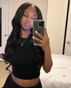 So In Hairstyles Black, Sew In Middle Part, Old Hollywood Hairstyles, Curly Hair For Women, Pretty Baddies, Hollywood Hairstyles, Faceless Photos, Ideal Face, Textured Pixie