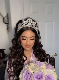 Lilac Quinceanera Makeup Looks, Quince Hairstyles For Round Faces, Make Up For Quinceanera Lilac, Quinceanera Purple Makeup, Lavender Quince Makeup Looks, Quince Makeup Looks Purple, Quince Makeup Ideas Natural Purple, Lilac Quinceanera Makeup, Purple Quinceanera Makeup