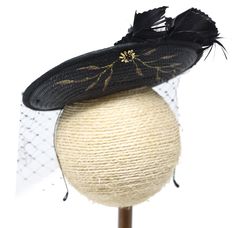 Black disc style fascinator decorated with natural feathers, painted with golden leaves and a short veil. This beautiful hat is perfect for special occasions, especially weddings! The design can be totally customized to taste. We have various colours of the fascinator as well as a wide variety of naturally preserved flowers, leaves and feathers. If you don't see your ideal fascinator in the options you can send us a private message on Etsy. We will be more than happy to personalize the colour of Black Brimmed Fascinator For Formal Events, Fitted Black Headpiece For Vintage Events, Black Mini Hat With Pinched Crown For Evening, Adjustable Black Fascinator For Vintage Events, Elegant Black Fascinator With Pinched Crown, Black Victorian Hat For Wedding, Black Mini Hat With Pinched Crown For Formal Occasions, Victorian Black Hat For Weddings, Black Formal Mini Hat With Pinched Crown