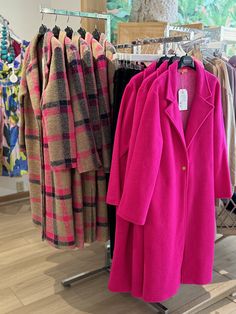 Style: absie4w221 Long fuchsia pink coat. Fabric made in Italy. Unlined. The model is 176 cm tall and wears a size 38. 50%WOOL44%POLYESTER6%ACRYLIC Coffee Table Books Decor, Beige Wool Coat, Winter Coat Outfits, Dopamine Dressing, Headband Jewelry, Pink Coat, Plaid Coat, Coat Outfits, Neon Color