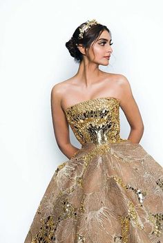 Sonam Kapoor Photos, Sonam Kapoor, Bollywood Celebrities, International Fashion, Gold Dress, Fashion 2017, Bollywood Fashion, Bollywood Actress