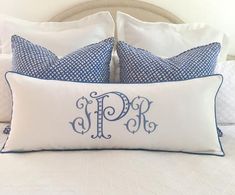 a bed with two pillows on top of it and the letter p on each pillow