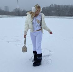 Trashy Winter Outfits, Whiteout Survival, 2000s Winter Outfits, 2015 Aesthetic, Snow Fits, Outfits Aesthetic Grunge, Fur Outfit, Winter Outfits Snow, Mcbling Fashion