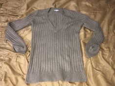 GAP Luxe V Neck knit Sweater Top Sz XS Women’s *Used*. Condition is Pre-owned. Minor ware very cool and nice sweater please view pics , Shipped with USPS Priority Mail. Gap V-neck Fall Sweater, V Neck Knit Sweater, Downtown Outfits, Cute Blouses, Hair Clothes, Girl Fits, Other Outfits, Cool Sweaters, Vneck Sweater