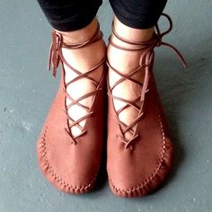 DIY Moccasins and Boots Patternmaking Video Tutorial - Earthing Moccas | The Leather Guy Leather Moccasins Diy, Diy Moccasins, Moccasin Pattern, Shoes Diy, Earth Shoes, Shoe Pattern, Leather Moccasins, Barefoot Shoes, How To Make Shoes