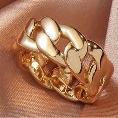 Unisex Band New And Sealed Trendy Chain Rings In Metal, Trendy Metal Chain Rings, Gold Chain Link Jewelry With Metal Ring, Gold Chain Ring For Parties, Golden Chain, Chain Ring, Womens Jewelry Rings, Ring Size, Women Jewelry