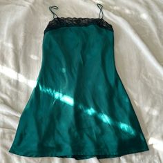 Nwot Abercrombie Emerald Mini Slip Dress W Lace Detail. Size M Green Lace Trim Slip Dress For Summer, Fitted Green Mini Dress With Lace Trim, Fitted Green Slip Dress For Daywear, Fitted Lace Trim Mini Dress For Sleep, Green Sleeveless Slip Dress For Daywear, Green Mini Dress For Daywear, Abercrombie And Fitch Dresses, Mini Slip, Mini Slip Dress