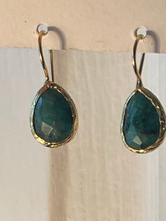 Malachite Tear Shape Dangle Earrings | Surrounded in Gold | New with Tags These dark green earrings are stunning. The Malachite stone has a faucet cut to catch the light and show the natural occlusions in the stones. Surrounded in gold. 1" dangle drop.  Malachite is amazing for bringing balance to the left and right side of the mind. This stone is a vibrant pop of green that acts as a guardian of the heart. Malachite also helps the chakras to align which reduces stress and helps to loosen the grip on perfectionism.  Malachite is an excellent choice for the zodiac Taurus. This swirled green stone gently nudges Taureans to wave farewell to self-limiting beliefs which may stop them from stepping out and letting the full spectrum of their inner light shine bright. Made in Turkey. Gold over bra Green Sapphire Earrings, Dark Green Earrings, Nickel And Suede, Bunny Earrings, Turquoise Drop Earrings, Vintage Style Earrings, Malachite Stone, Green Earrings, Gold Earrings Dangle