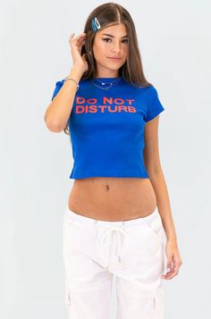 Do Not Disturb T-Shirt – edikted Trendy Stretch T-shirt With Slogan, Blue Stretch T-shirt For Summer, Trendy Unisex T-shirt With Letter Print, Sporty Stretch Cropped T-shirt With Graphic Print, Fitted Cropped T-shirt With Logo Print, Blue Stretch Crew Neck T-shirt, Trendy Stretch T-shirt For Streetwear, Blue Slogan T-shirt For Summer, Casual Stretch T-shirt With Letter Print