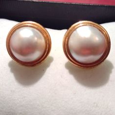 Shown Are A Pair Of Real Solid 14kt Gold Mabe Earrings. Mabe Pearls, Also Known As Blister Pearls, Are Half Pearls Which Are Cultivated For Two To Three Years On The Inside Of A Mollusk's Shell, Hence The High Cost And High Desirability Of These Prizes From Davy Jones' Locker. These Were A Rare Estate Sale Find, And Represent The Second Such Pair We Have On This Site. From Our House To Yours--This Is A Fantastic Offering. Elegant 14k Gold Jewelry With Screw Back, White Pearl Clip-on Earrings For Formal Occasions, White Pearl Earrings For Formal Occasions, White Clip-on Pearl Earrings For Formal Occasions, Exquisite High Luster Earrings For Formal Occasions, White Clip-on Earrings For Formal Occasions, Formal White Pearl Earrings, Elegant Yellow Gold Jewelry With Screw Back, Elegant Yellow Gold Screw Back Jewelry