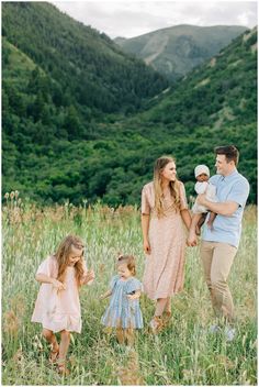 Breanne Weston Photography, Spring Family Pictures, Outdoor Family Photography, Summer Family Photos, Outdoor Family Photos, Spring Family, Utah Family Photographer, Family Photo Pose, Spring Photos