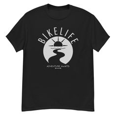 Our classic unisex 100% cotton t-shirt is not only comfortable, but also very on-trend! It ensures a straight line, sits nicely and maintains clean edges, making it perfect for layered streetwear outfits. A must-have in every wardrobe that offers both style and comfort. The front of the shirt features the catchy slogan "BIKELIFE" and a graphic underneath. * Material: 100% cotton * Fabric weight: 170-180 g/m² (5.0-5.3 oz/yd²) Processing: * Open yarn for a soft feel * Tubular fabric for a seamless Motorcycling Short Sleeve Screen Print T-shirt, Sporty Logo Print T-shirt For Outdoor Activities, Sporty T-shirt With Logo For Outdoor Activities, Short Sleeve T-shirt With Front Print For Outdoor, Biker Events Short Sleeve T-shirt With Front Print, Graphic Tee For Biker Events, Biker Style Short Sleeve T-shirt For Streetwear, Biker Style Short Sleeve T-shirt With Front Print, Sporty Short Sleeve T-shirt For Motorcycling