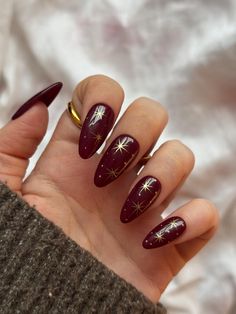 Red And Gold Tip Nails, Muted Christmas Nails, Christmas Star Nail Art, Velvet Christmas Nails, Burgundy And Gold Christmas Nails, Starry Nail Art, Burgundy Nails With Stars, Starry Night Nails Acrylic, Fall Nails Burgundy Gold