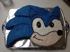 a cake that looks like sonic the hedgehog