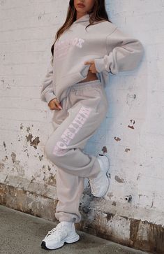 Capsule 9 Catch A Vibe Sweatpants Moon Fox White, Airport Fits, Viking Designs, Boots Western, Capsule Outfits, Man On The Moon, South West, White Fox, Oversized Sweater